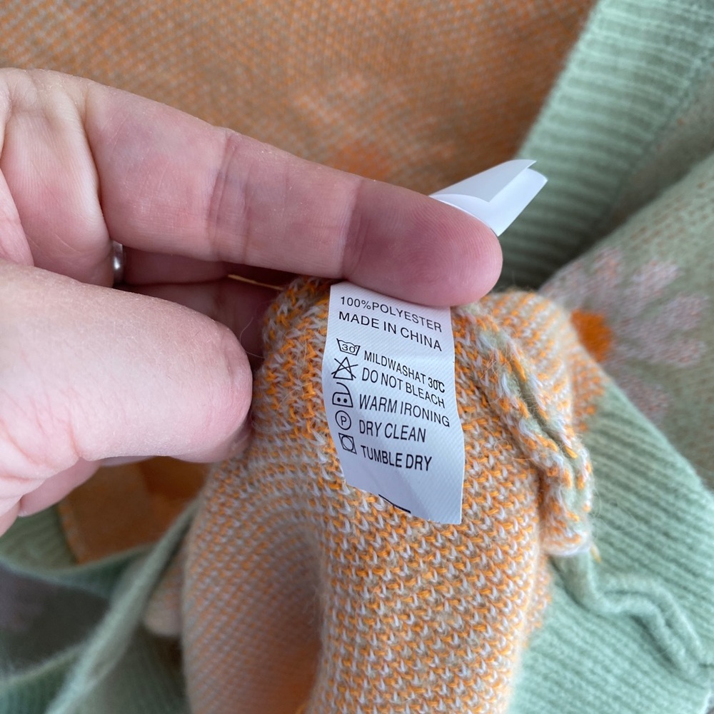 Light green cardigan/sweater, white & orange daisies.One size.Fun & flattering - Picture 12 of 12